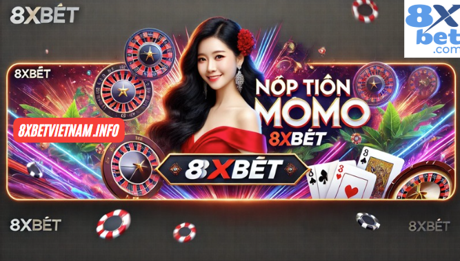 Hình ảnh giao dịch nạp tiền MoMo vào 8xbet với cô gái Việt Nam cầm điện thoại hiển thị ứng dụng MoMo và nền casino rực rỡ.